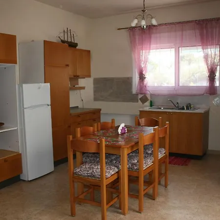 Kiki Stegna Apartament *